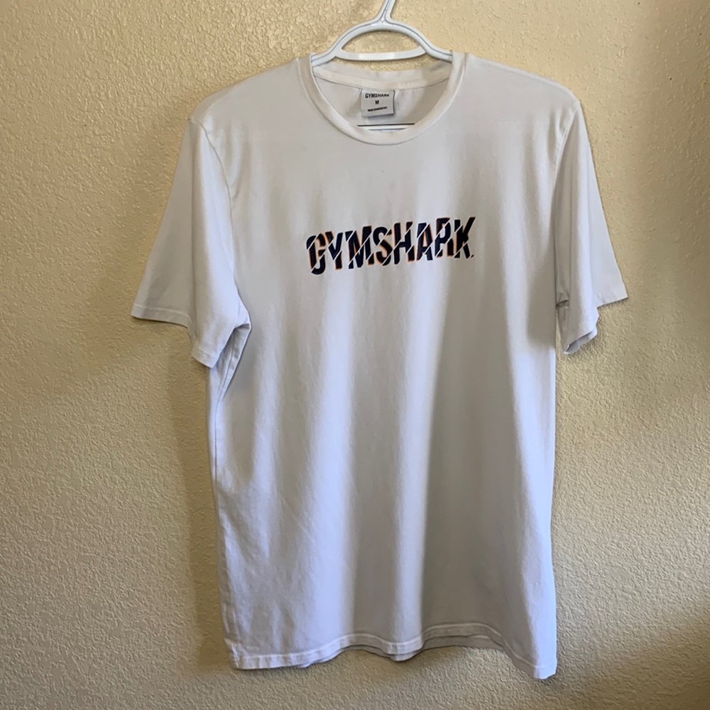White gymshark t-shirt